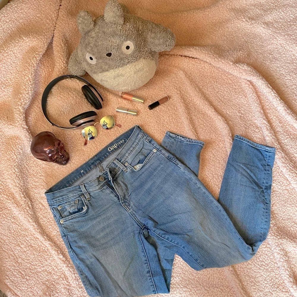 GAP 1969 mid rise skinny jeans 💕